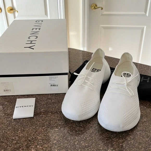 GIVECHY MEN’S/LADIES WHITE KNIT SNEAKERS-39-AMAZING-EUC-BOX-DUST BAG! - Picture 2 of 16